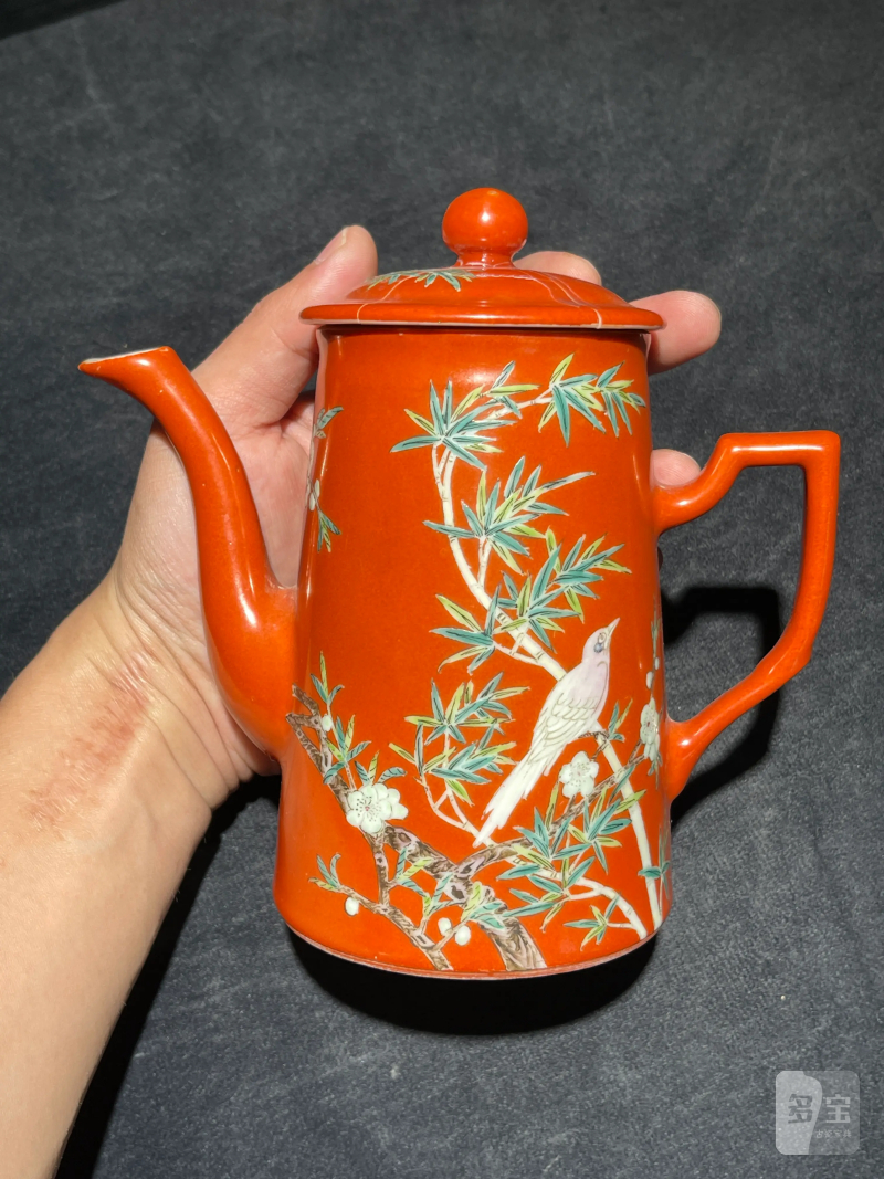 清咸丰 珊瑚红地粉彩花鸟纹执壶 - 图2